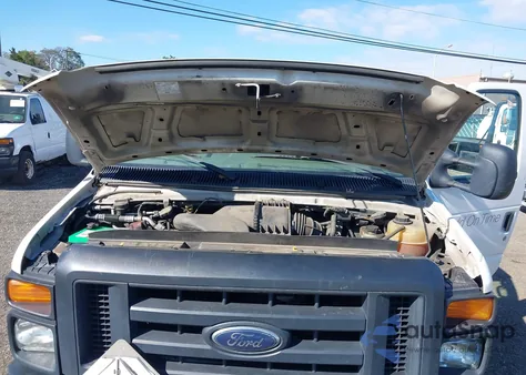 2010 Ford E-150 Commercial/Recreational z USA, uszkodzony, nr VIN 1FTNE1EW9ADA91774